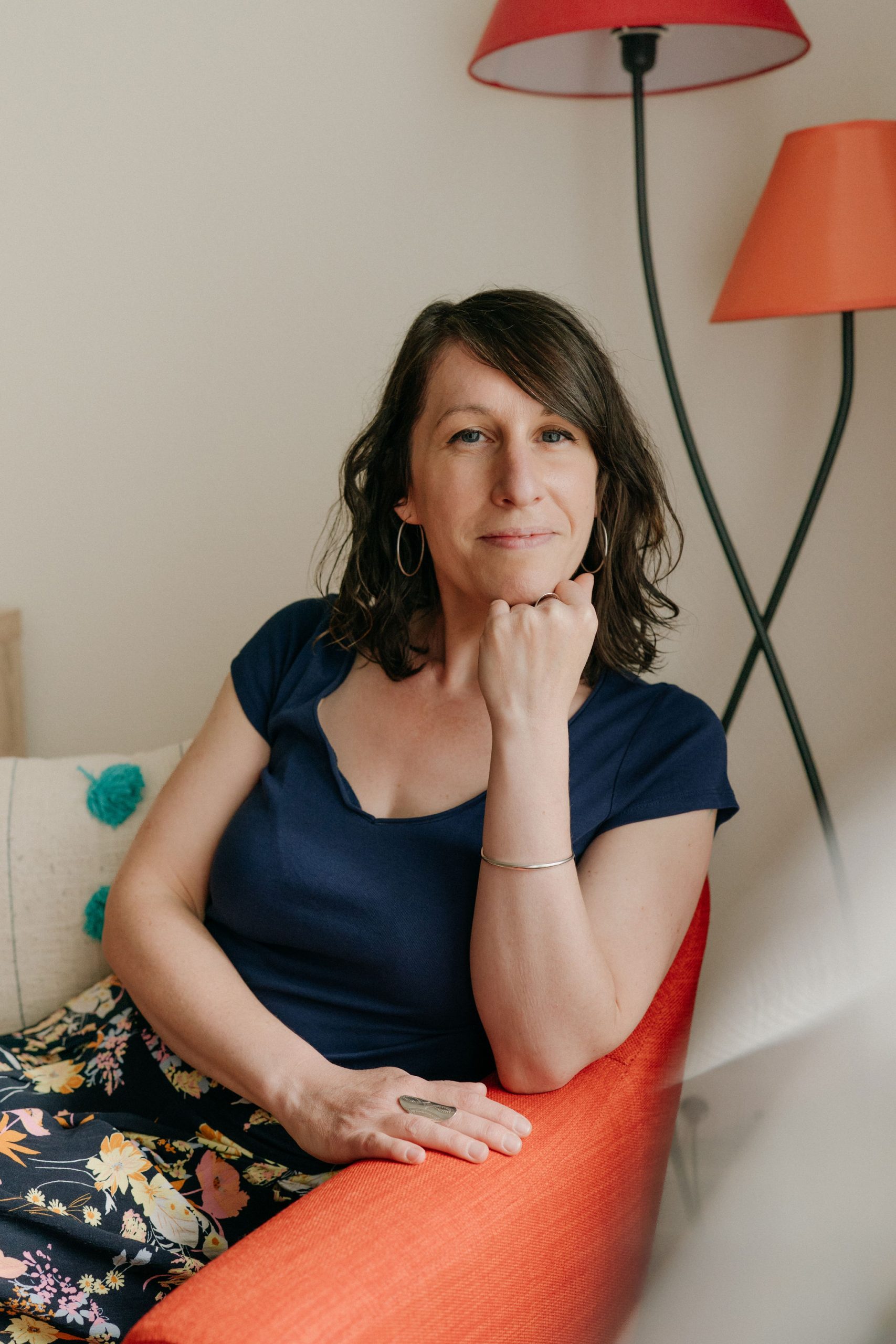 portrait-alicia-bonnin-pyschologue-tours-2025-maison-yriss-photographe-76 portrait bleu psychologue